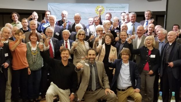 https://www.cfact.org/wp-content/uploads/2017/11/EIKE-Climate-Depot-champagne-toast-2-628x353.jpg