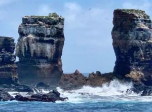 Famed "Darwin's Arch" collapses in Galapagos