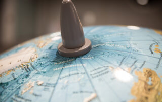 Sun and planets gravitational considerations on the magnetic poles